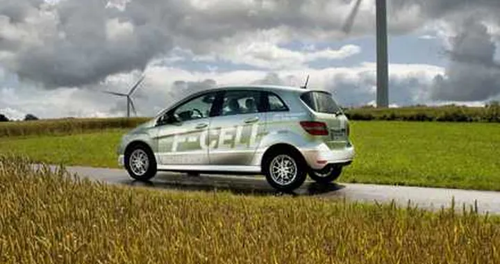 Classe B F-CELL: la nuova auto a idrogeno di Mercedes