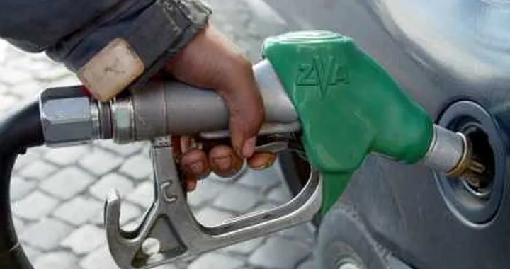 Carburanti: prezzi in aumento e sconti nel weekend