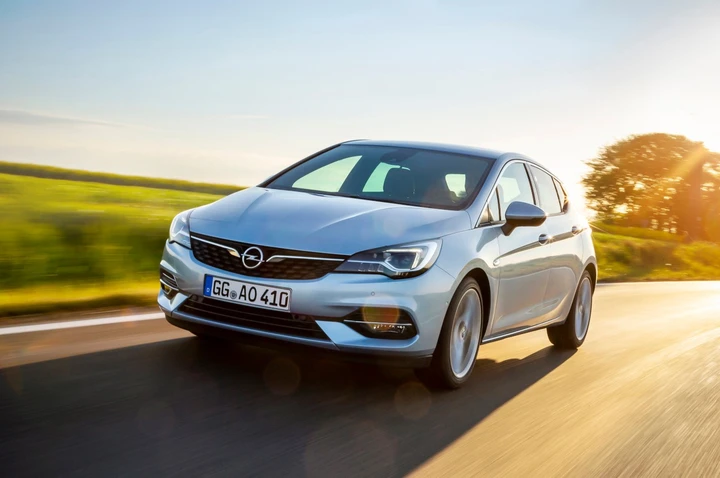 Opel Astra e Opel Astra Sports Tourer 2020: prime immagini ufficiali