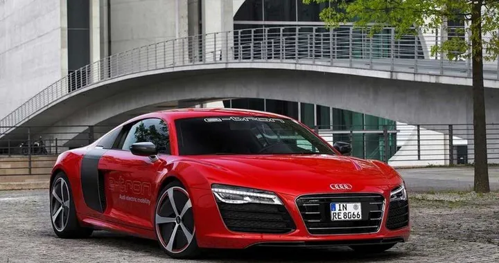 Audi R8 e-tron: nel 2014 una nuova versione