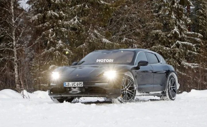 Porsche Taycan Cross Turismo: il debutto rimandato al 2021