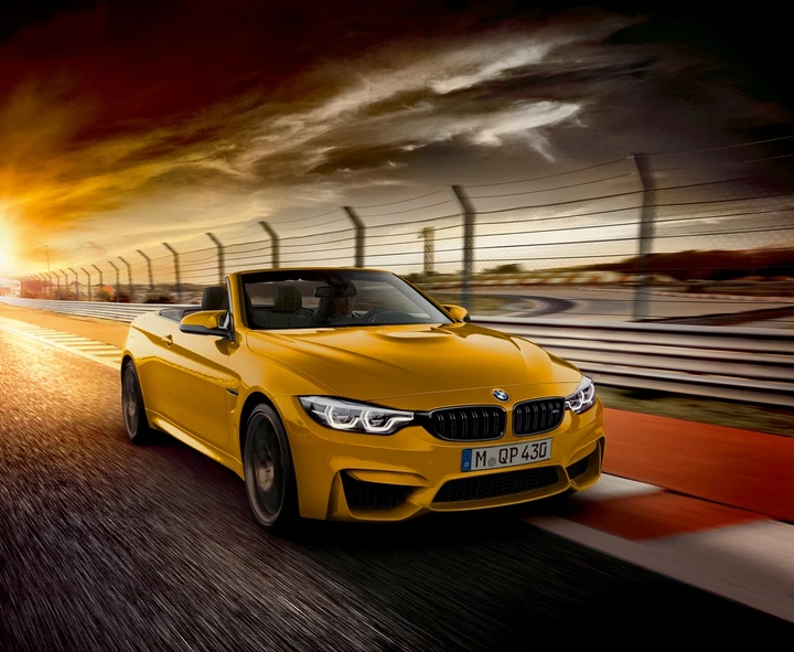 Bmw M4 Cabrio Edition 30 Jahre: immagini ufficiali