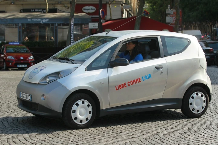 PSA: accordo con Bolloré per veicoli elettrici e car sharing