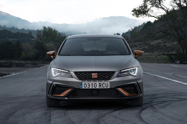 Seat Leon Cupra R: prezzo da 46.200 euro