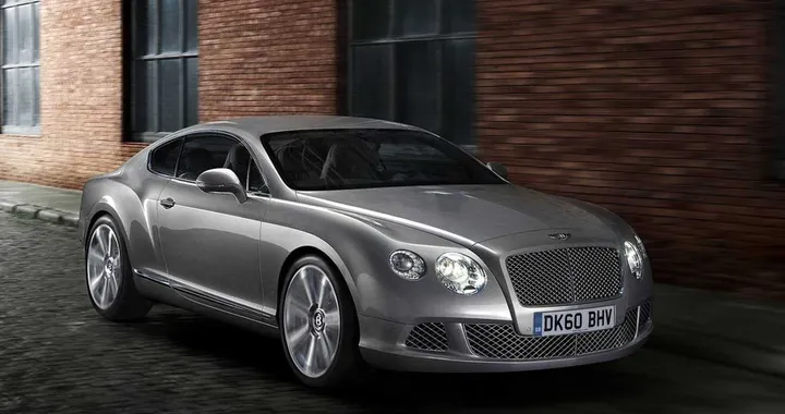 James Bond: addio Aston Martin, ora gira in Bentley