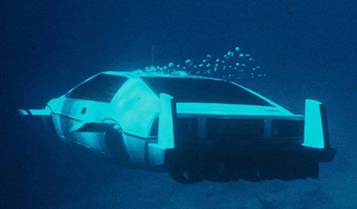 La Lotus di 007 sarà un'auto elettrica subacquea