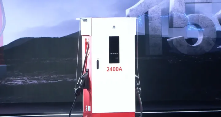 Huawei: svelato il caricatore più potente al mondo con raffreddamento a liquido
