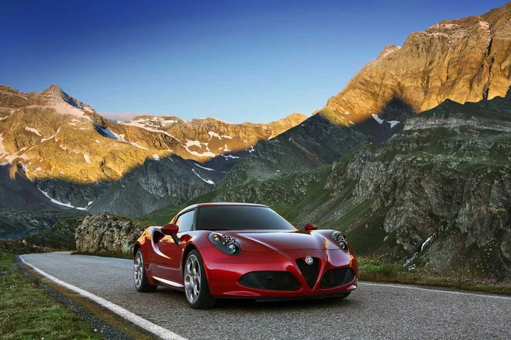 Alfa Romeo 4C, foto ufficiali inedite