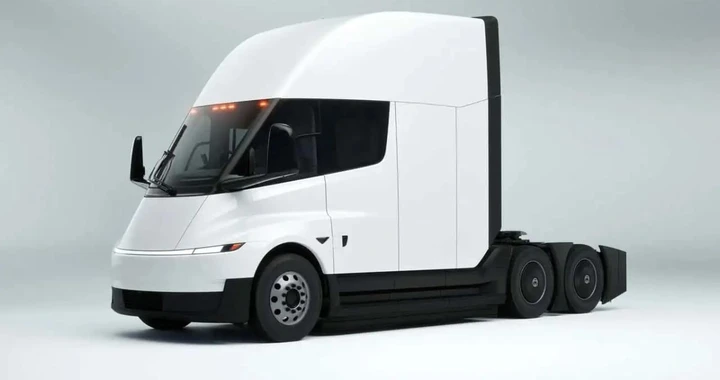 Tesla Semi, nuova batteria e autonomia record per il camion elettrico