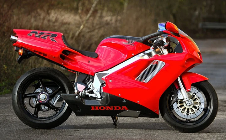 Honda NR: il motore con pistoni ovali