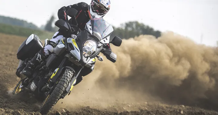 Suzuki V-Strom Academy: nuovi corsi di guida off-road