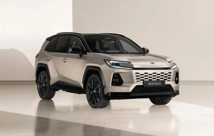 Toyota RAV4 si rinnova da cima a fondo: più potenza, più efficienza, zero compromessi