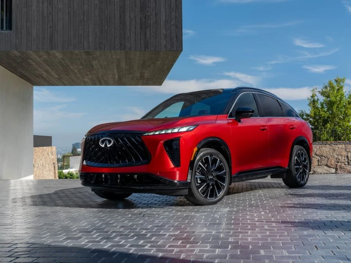 Infiniti QX65: Il SUV con vernice all'oro che sfida le tedesche