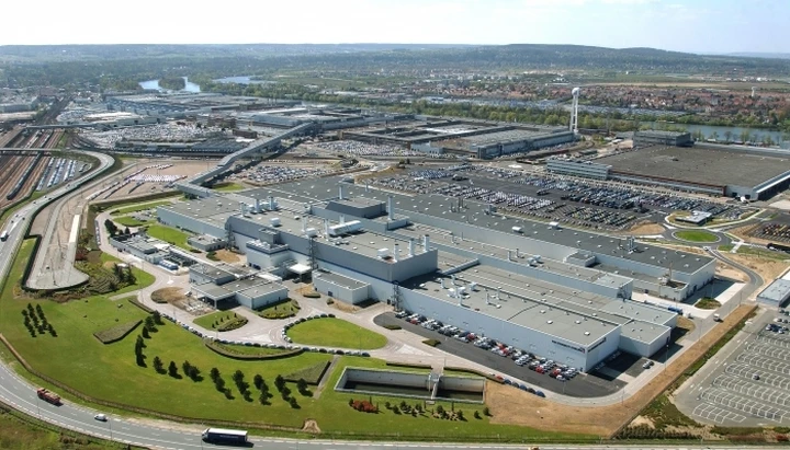 PSA: un nuovo modello sarà prodotto nello stabilimento di Poissy