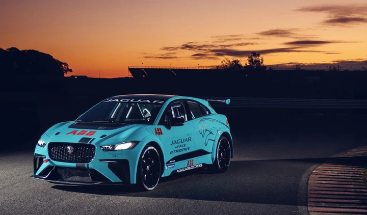 Jaguar I-PACE eTROPHY, al via il trofeo dedicato alle auto elettriche da competizione
