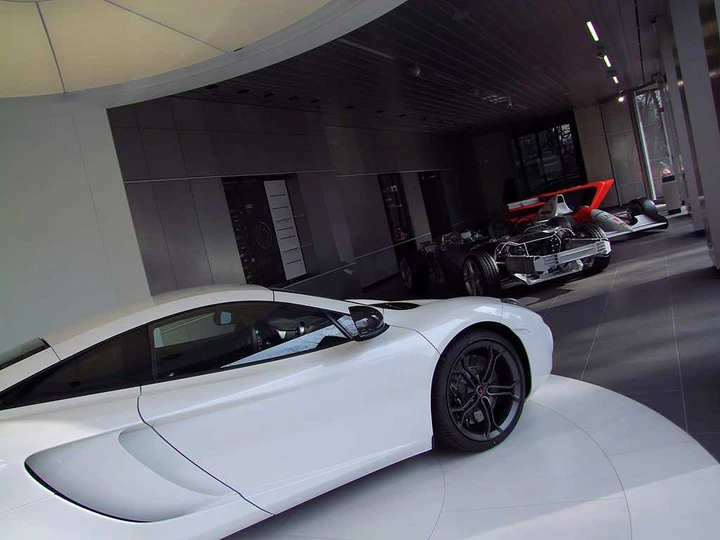 McLaren: lo showroom di Milano