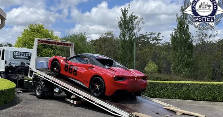 Farmacista con Ferrari, Lamborghini e Mclaren accusato di frode