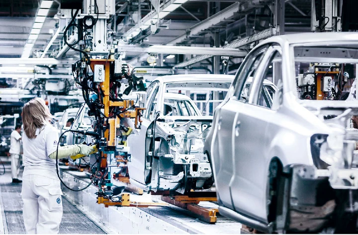 Volkswagen, via all'accordo: riprende la produzione di Golf e Passat