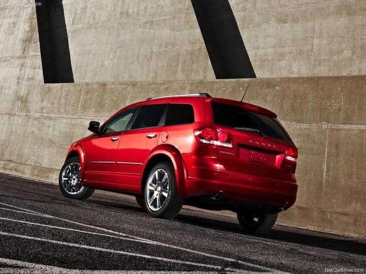 Chrysler richiama 144.000 Dodge Journey e Ram