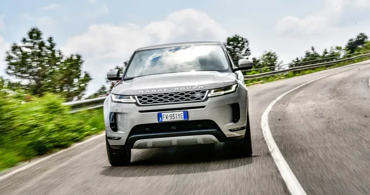 Range Rover Evoque 2.0D i4 180 CV SE: la prova su strada