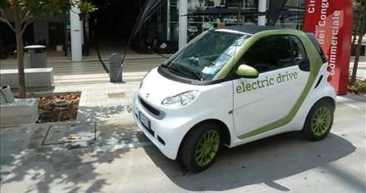 Smart elettrica: rinviato il debutto negli USA