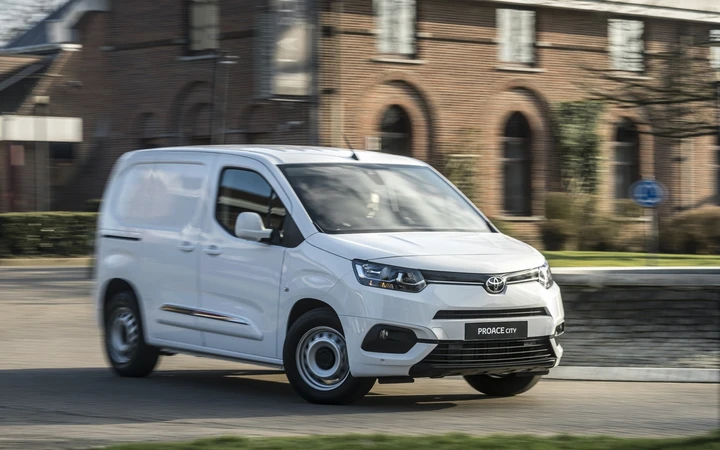 Nuovo Toyota Proace City: immagini ufficiali