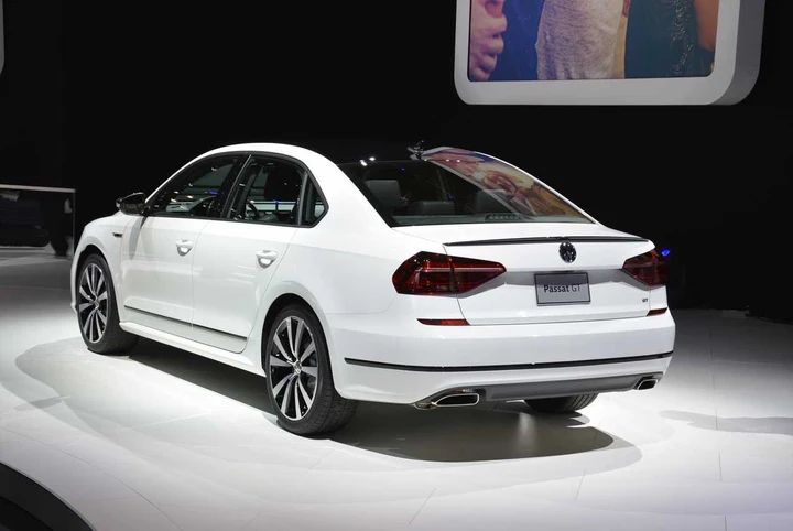 Volkswagen Passat GT: a Detroit la berlina tedesca diventa sportiva