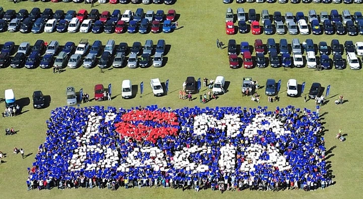 Dacia: a Parigi il picnic annuale 2014