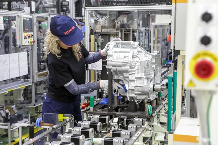 Toyota, produzione sistemi transaxle ibridi a Wałbrzych (Polonia): immagini ufficiali