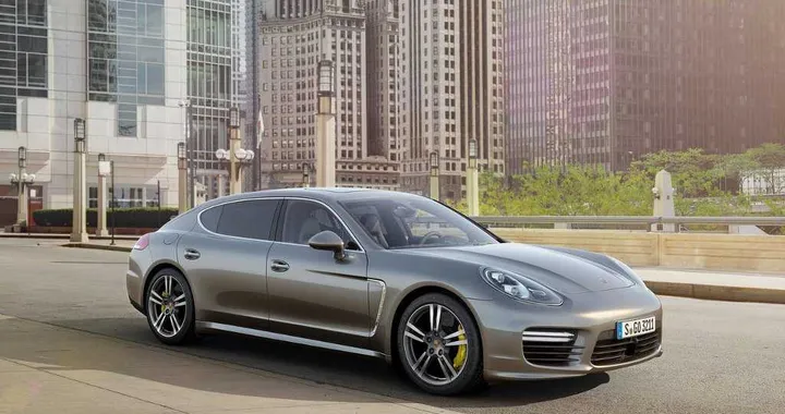 Nuova Porsche Panamera Turbo S 2014: immagini e dati ufficiali