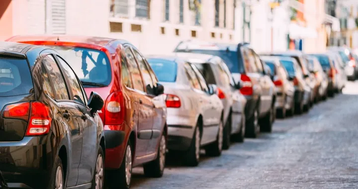 Parcheggiare l'auto: come fare e tipologie di parcheggio
