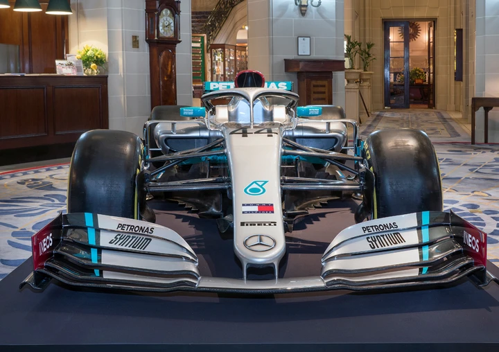Formula 1: la livrea Mercedes si tinge di rosso per lo sponsor Ineos