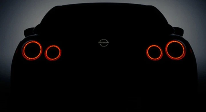 Nissan GT-R: il restyling anticipato da un teaser