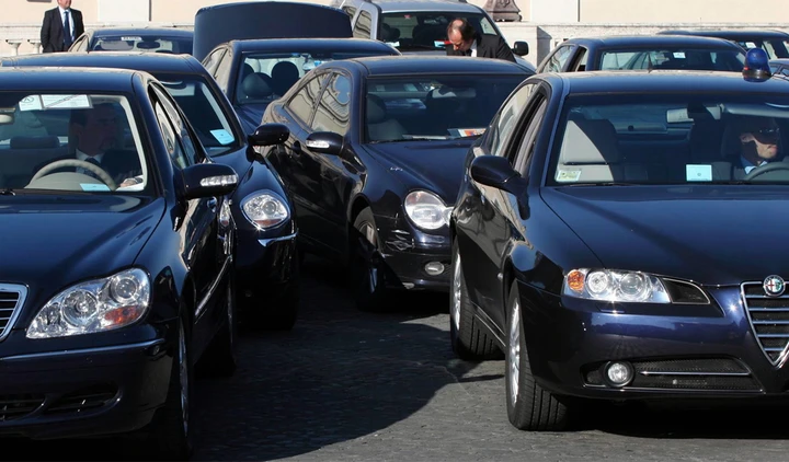 Auto blu, in un anno ridotte di due terzi