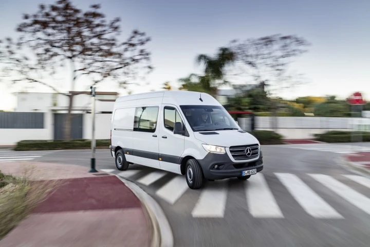 Nuovo Mercedes Sprinter: le immagini ufficiali