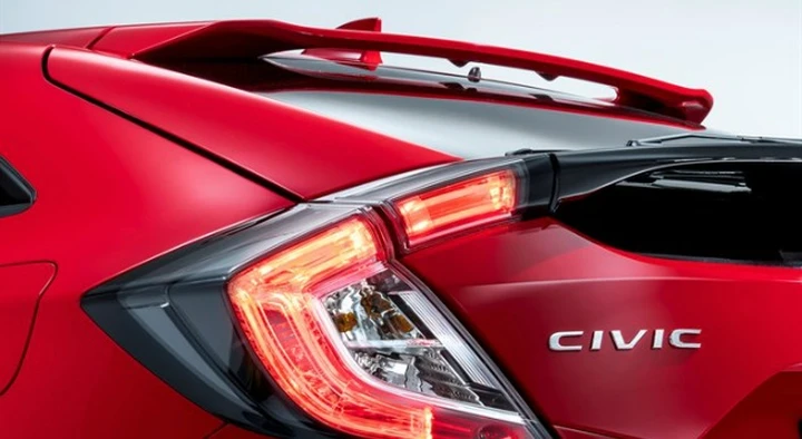 Nuova Honda Civic 4 porte al Salone di Parigi 2016