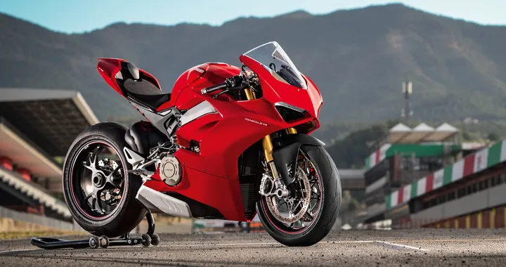 Ducati: la Panigale V4 arriva nelle concessionarie
