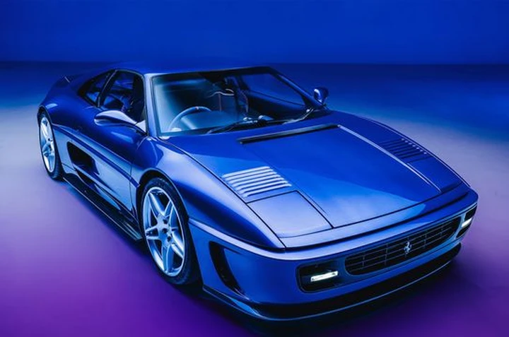 355 by Evoluto, il restomod della berlinetta Ferrari a Monterey