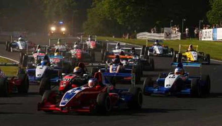 In pista a bordo delle Formula Renault