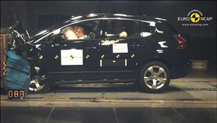 Peugeot 3008 al crash test: promossa con 5 stelle