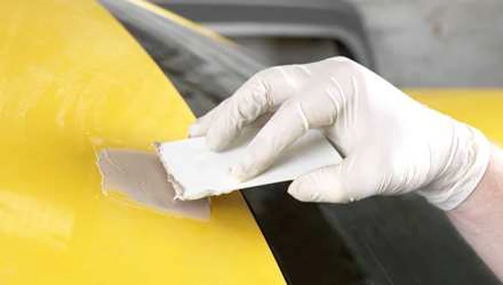 Fai da te: riparare le ammaccature della carrozzeria