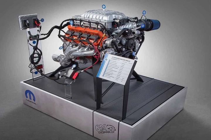 Motore V8 HEMI 6.2 Hellcrate 717 CV 2017: immagini ufficiali