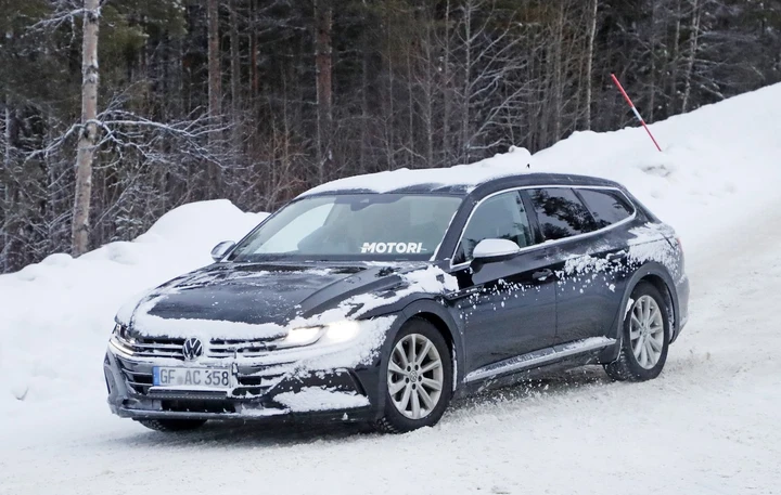 Volkswagen Arteon Shooting Brake: le foto spia