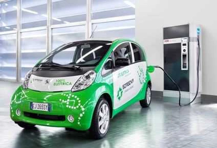 Peugeot: a Milano la prima stazione di ricarica rapida