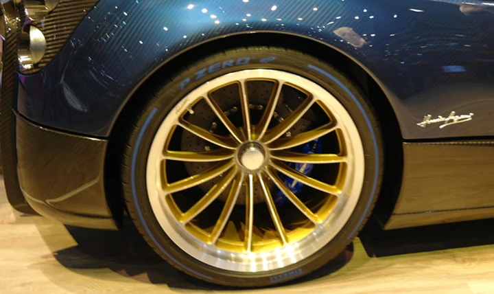 Salone di Ginevra 2017: i nuovi Pirelli colorato e Connesso