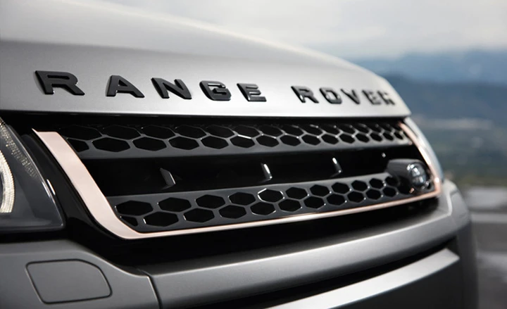 Range Rover Velar: in arrivo il nuovo SUV-Coupé