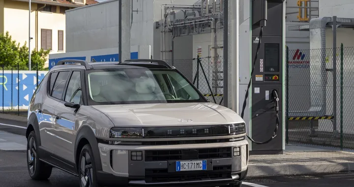 Hyundai NEXO arriva in Italia: 826 km a idrogeno e rifornimento in 5 minuti