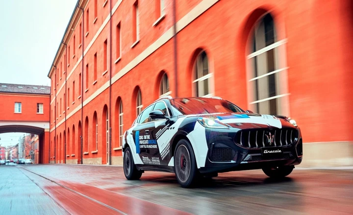 Maserati Grecale: gioca a nascondersi in attesa della presentazione