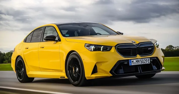BMW va controcorrente: perché la berlina non morirà mai