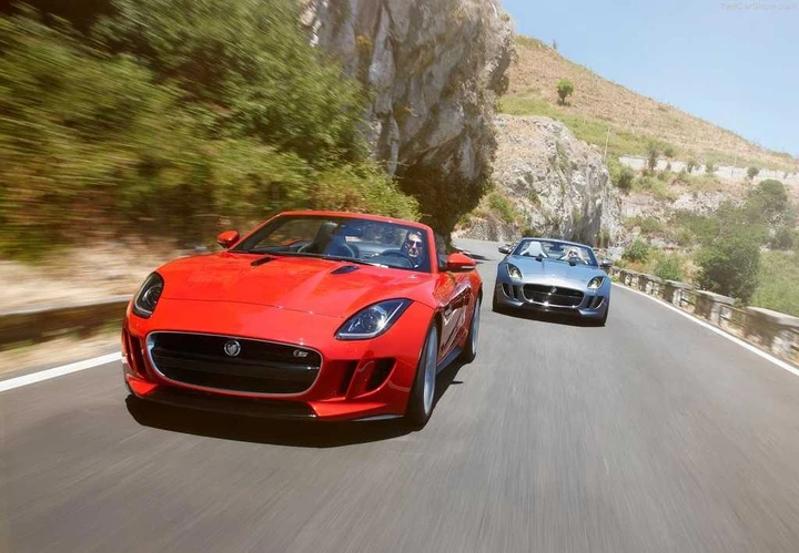 Jaguar F-Type: già 2.000 ordini prima del lancio